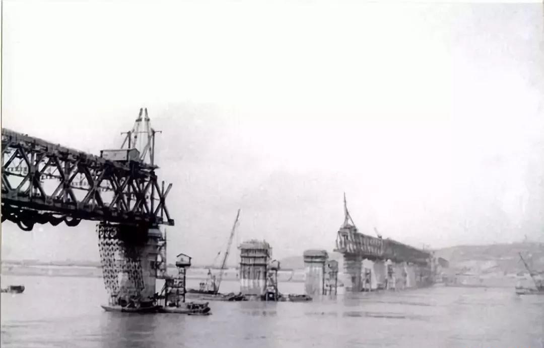 武汉长江大桥建设历史，武汉长江大桥到底有多长