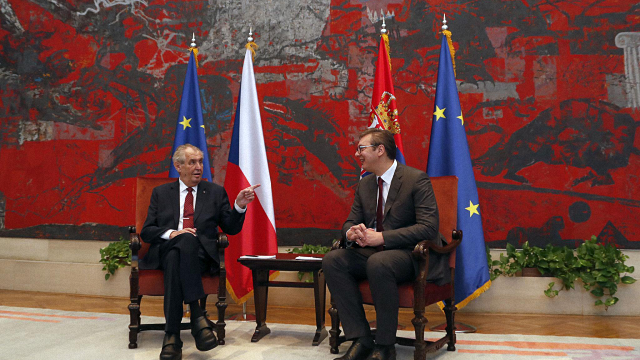 终于，捷克总统泽曼向塞尔维亚总统道歉了
