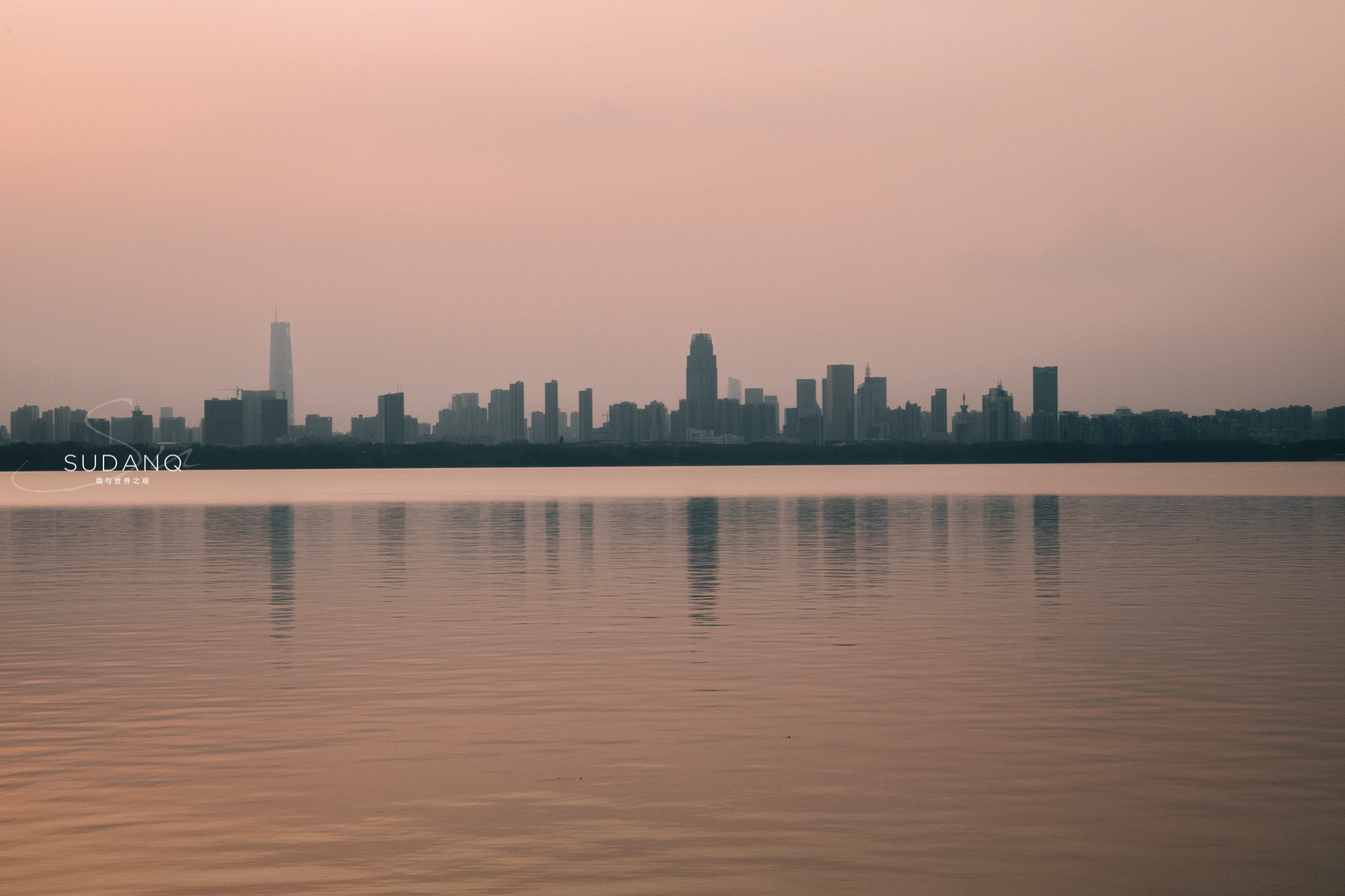 武汉东湖，中国第二大城中湖究竟有多大？有人说要逛一天