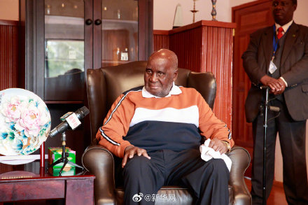 赞比亚开国总统卡翁达因病逝世