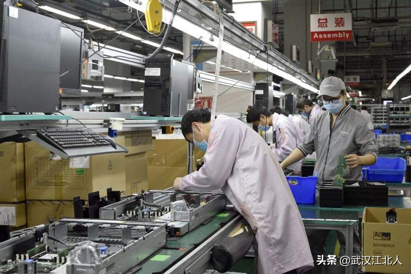 武汉，月收入4000的工厂多吗，大学生毕业后会进制造业发展不？