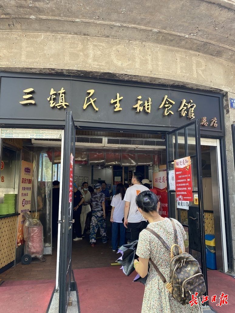 各地口音挤满武汉美食街，“走之前还想再来吃一次”