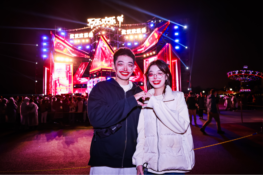 武汉欢乐谷开启全民娱乐夜游季