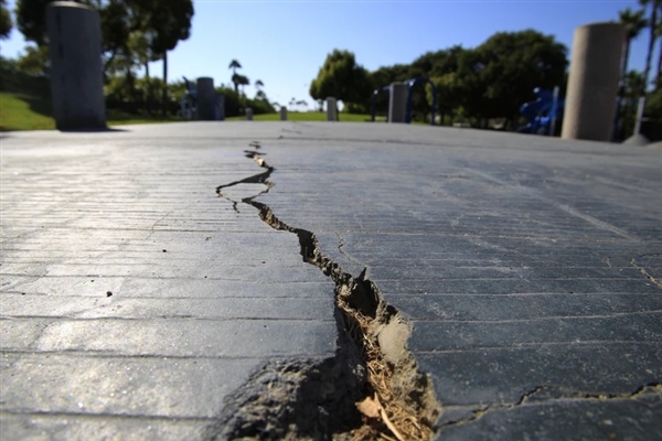 江苏海域发生5.0级地震 上海有震感：这份地震自救逃生攻略请收好