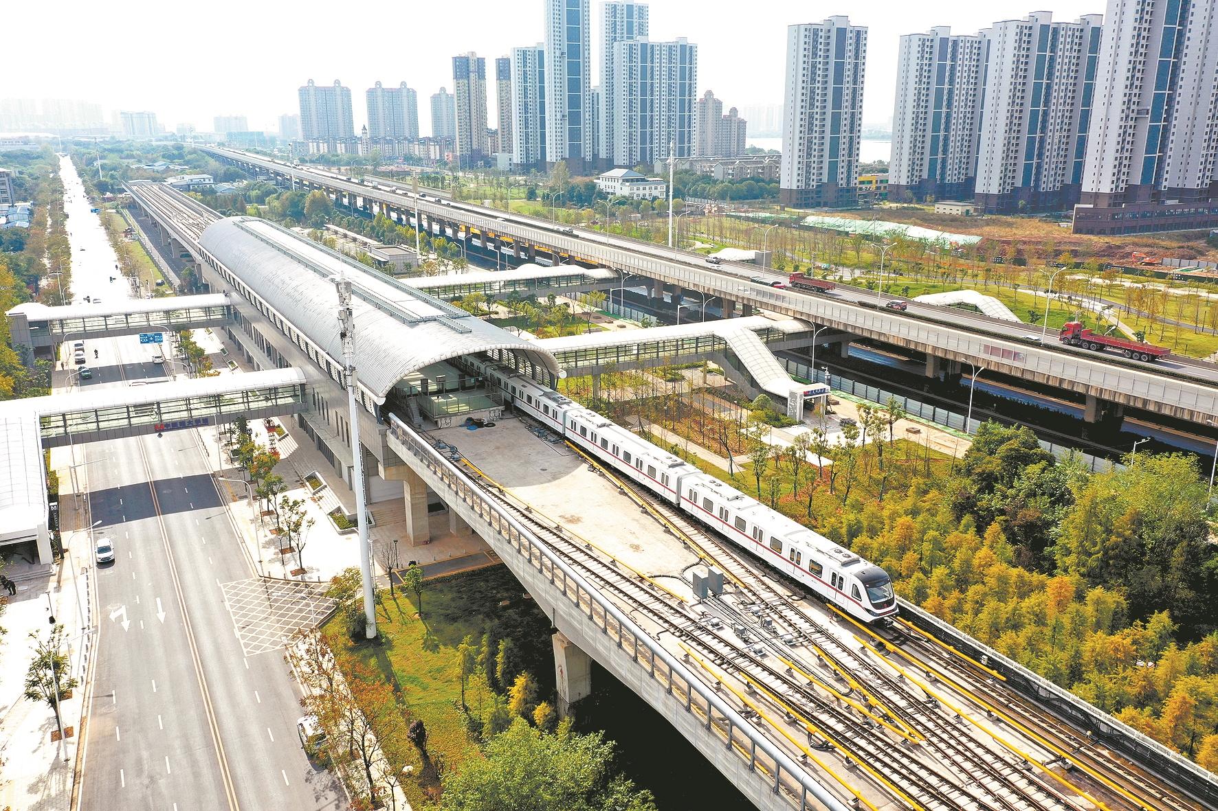 三条地铁线今日齐开通，大武汉跻身世界级地铁城市