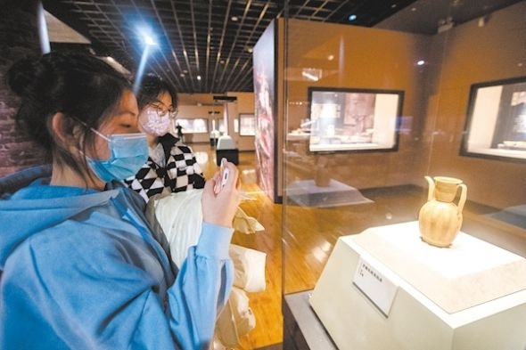 江夏湖泗窑出土精品文物亮相 揭开千年前瓷器烧造历史