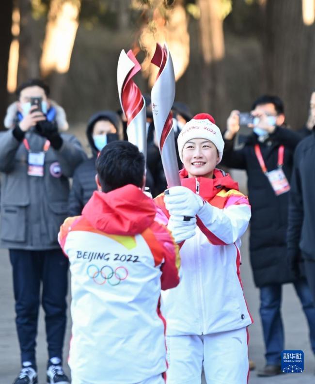 北京冬奥会火炬在颐和园传递