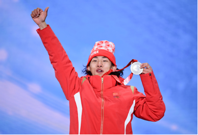 我们看到首登奥赛拼下奖牌的中国小将苏翊鸣，他感慨能与顶级运动员同台竞技，很开心。 图源：新华社