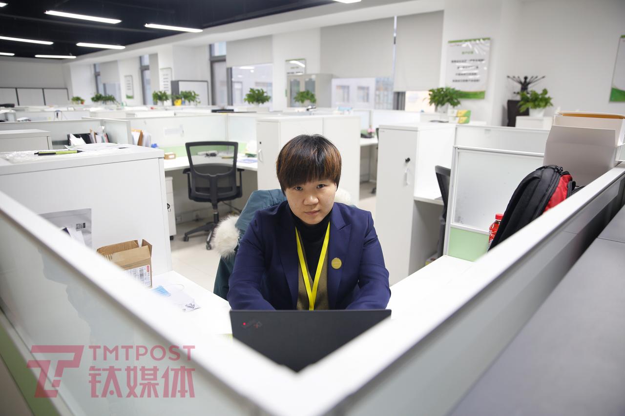 （11月2日早上，北京市大兴区，北京热景生物技术股份有限公司办公室，第一个到达公司的张静准备开始新一天的工作。）