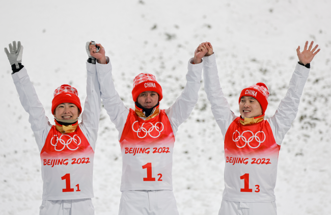 中国队夺得自由式滑雪空中技巧混合团体银牌